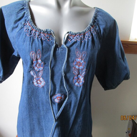 Boho scoop neck denim blouse with embroidery and drawstrings. No maker Size M - Picture 2 of 10